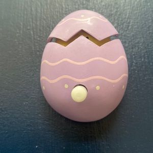 Vintage Hallmark Easter Chickie Wind up pin